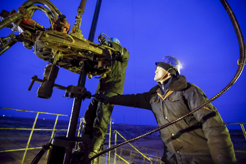 Workers carry out maintenance at an oil well in Kyzylorda region, southern Kazakhstan. In January, the oil price crash slashed Kazakhstan’s total exports by more than 40 percent and the Kazakh tenge has lost half of its value against the dollar since last August when the authorities abandoned their pegged exchange rate policy. (Image Arabian Eye/Reuters)
